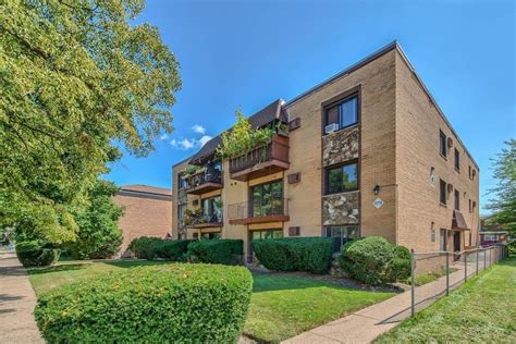 2 Bedroom Condos for Sale in Des Plaines, IL